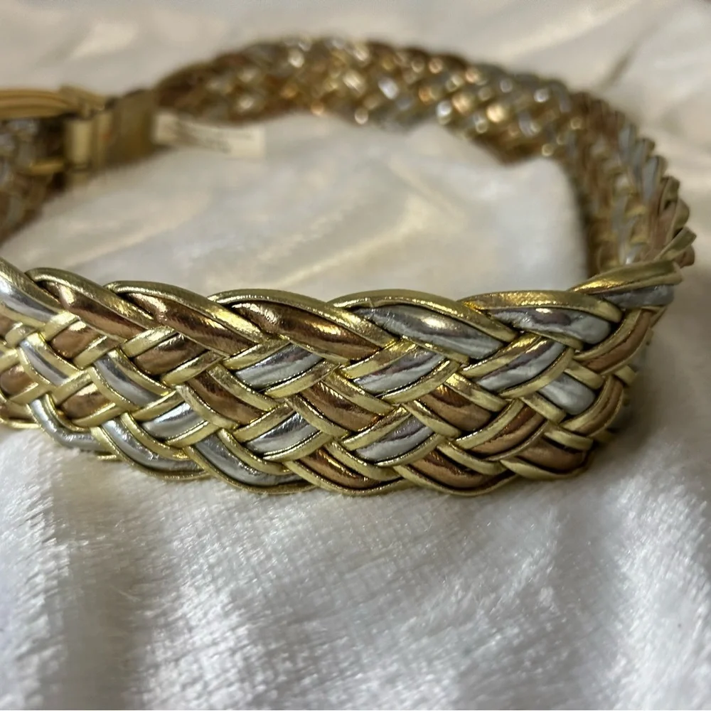 Vintage women’s S/M gold and silver‎ metallic belt. 70s 80s retro look.